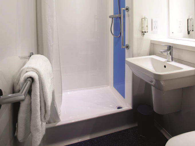 Bathroom 3, Travelodge Manchester Sportcity, Tameside