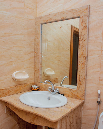 Bathroom 4, Sleep Inn Hotel City Centre, Ilala