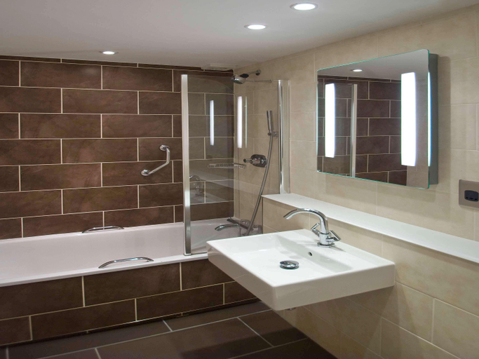Bathroom 4, Mercure Stratford Upon Avon Shakespeare Hotel, Warwickshire