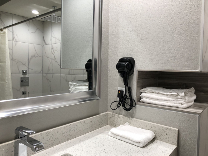 Bathroom 3, Crystal Inn, Houston