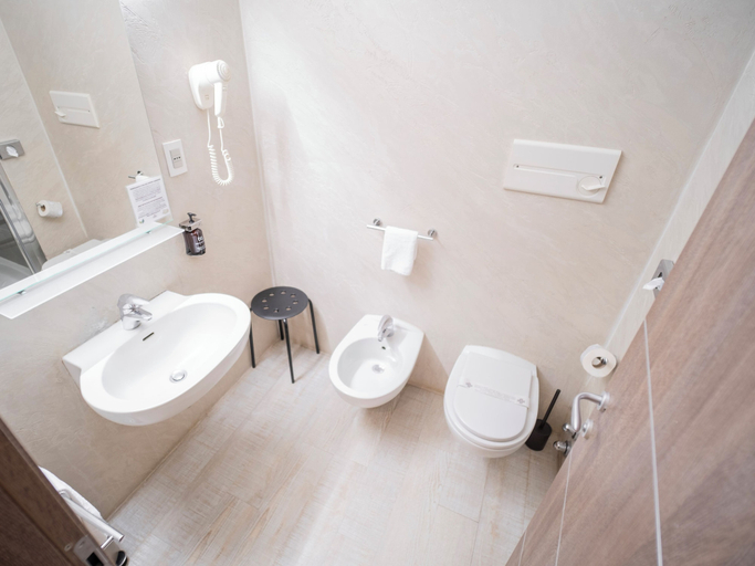 Bathroom 4, Best Quality Hotel Gran Mogol, Torino