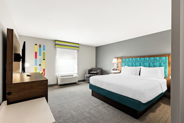 Bedroom 3, Hampton Inn & Suites Canton, Stark