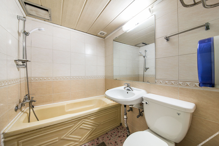 Bathroom 5, Cheongnyangni Dongbu Motel, Dong-daemun