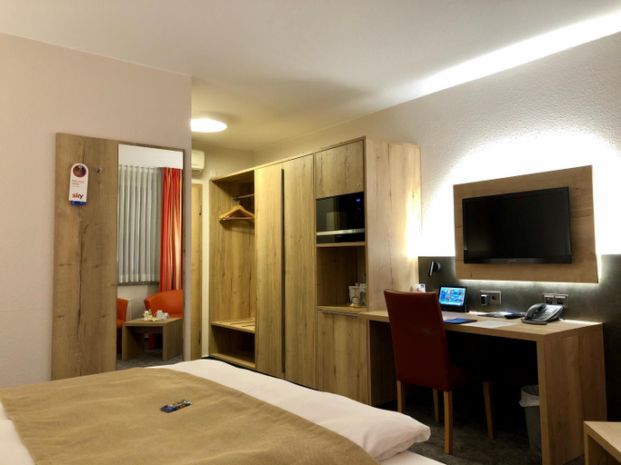 Bedroom 2, Hotel Merkur, Kaiserslautern