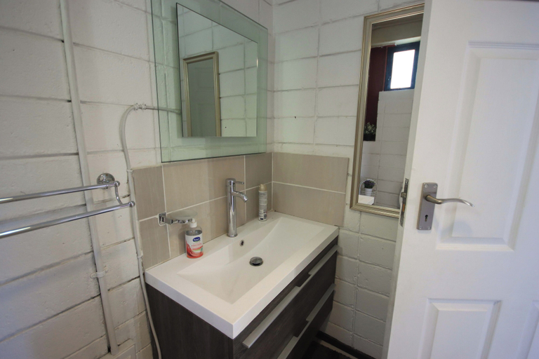 Bathroom 3, The Advocate Suites