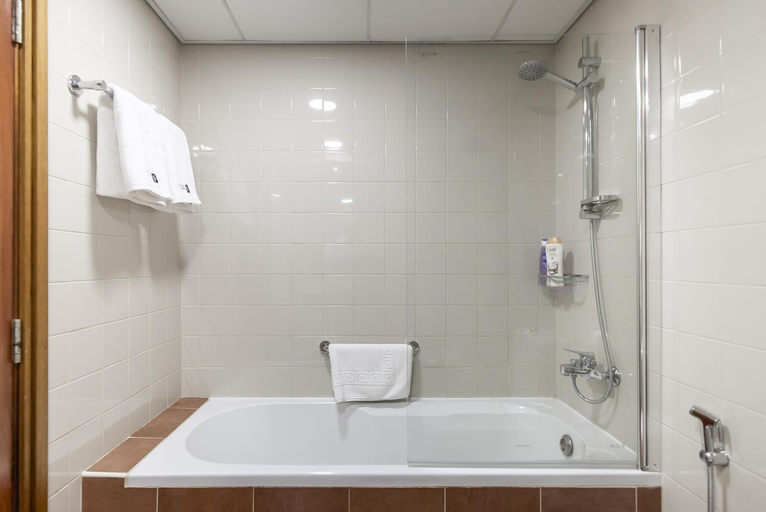 Bathroom 4, Emirates Sports Hotel Apartments, Dubai
