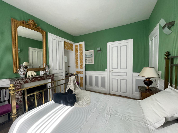 Others 2, La Bonne Maison 3, Aube