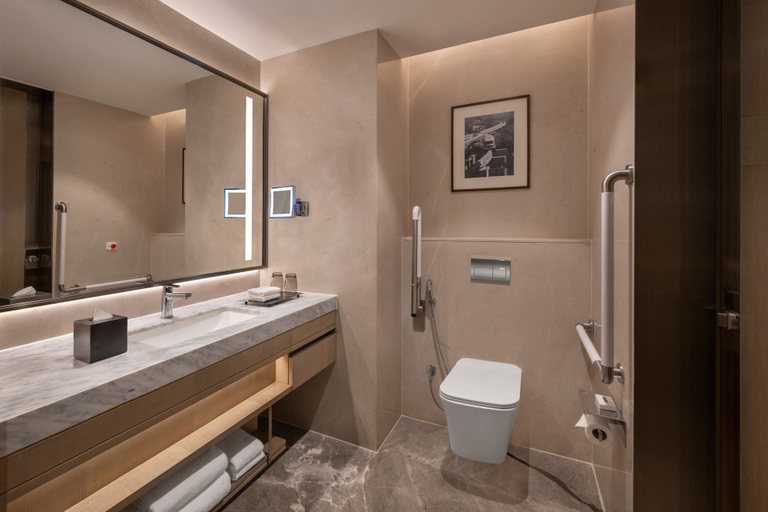 Bathroom 4, Navi Mumbai Marriott Hotel, Thane