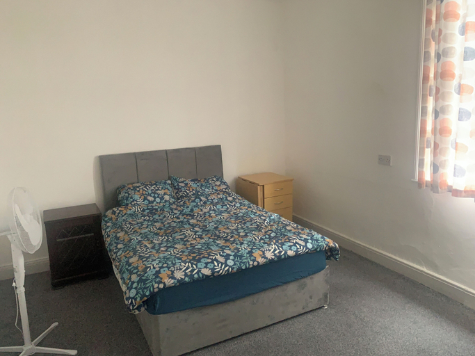 Room 5, Rotzy Residences Burnley Home Away From Home, Lancashire