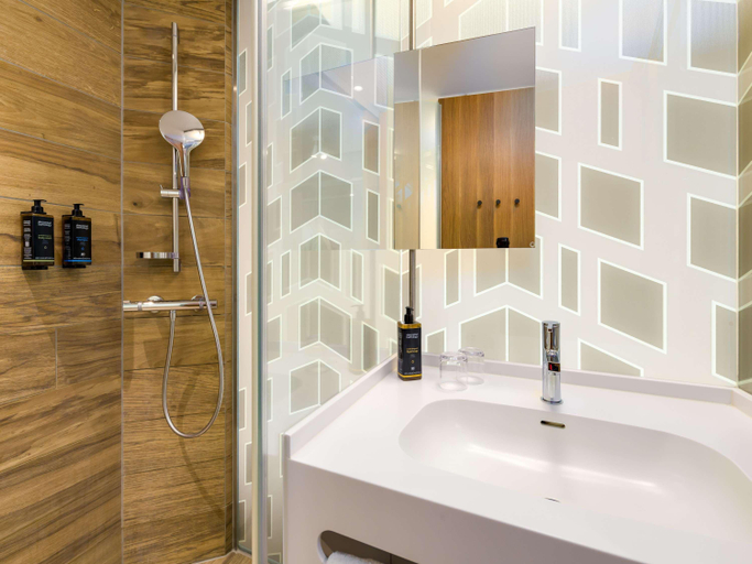 Bathroom 12