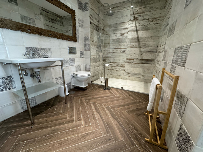 Bathroom 9