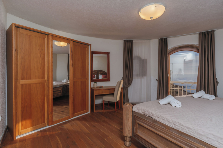 Bedroom 2, Pietra Mare Apartments