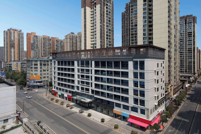 Exterior & Views