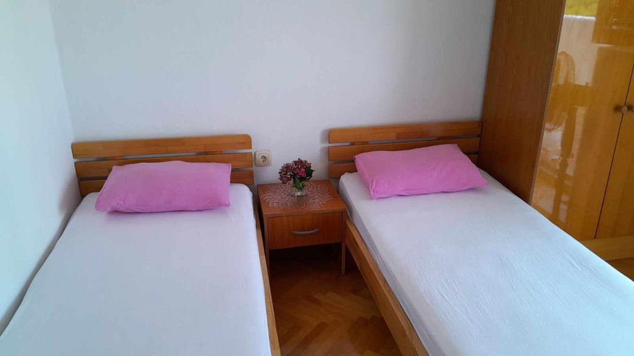 Bedroom 2, Anika apart