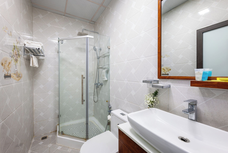 Bathroom 4, Quang Tung Cat Ba Hotel, Cát Hải
