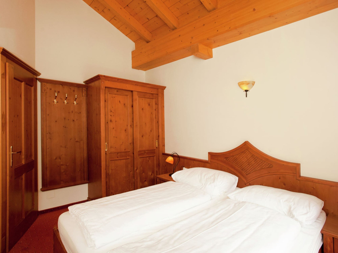 Bedroom 4, Chalet in Saalbach With Parking, Zell am See