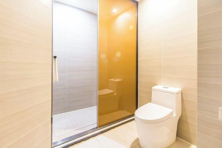 Bathroom 5, Elong Hotel (Beijing Shijingshan Gucheng Subway Station), Beijing