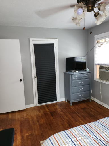 Bedroom, Quiet comfort room near shopping and attractions, Cumberland