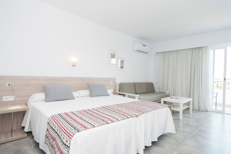 Bedroom 4, Apartamentos Siesta I, Baleares