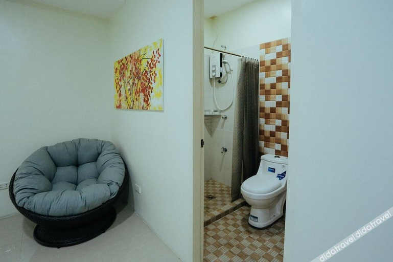 Bathroom, Ljenj Apartelle, Mabalacat
