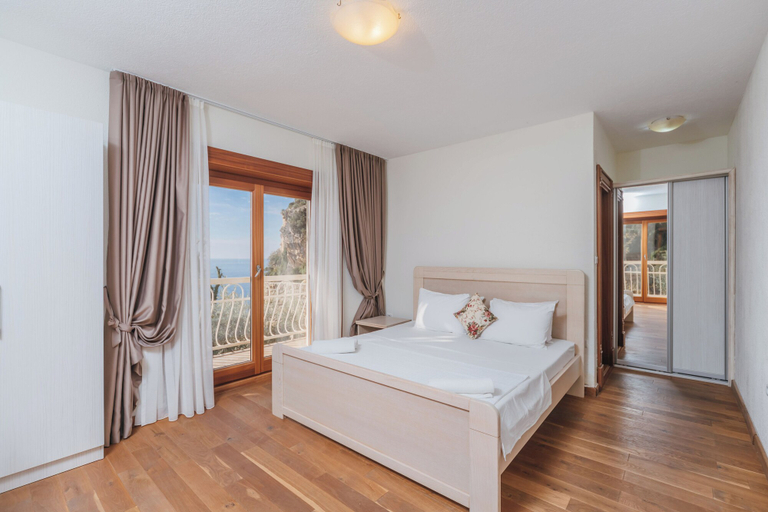 Bedroom 2, Pietra Mare Apartments