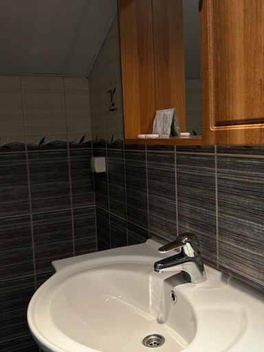 Bathroom 3, Majutus vanalinnas, Kuressaare