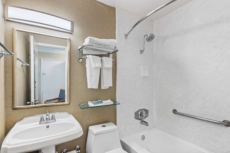 Bathroom 4, Best Western University Lodge, Yolo