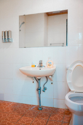 Bathroom 2, ttottot Jeju Backpackers, Seogwipo