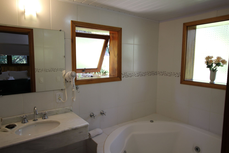 Bathroom 4, Pousada Águia da Montanha, Camanducaia