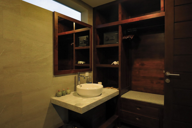 Bathroom 4