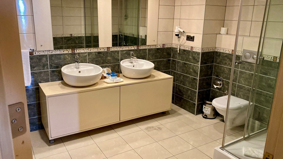 Bathroom 3