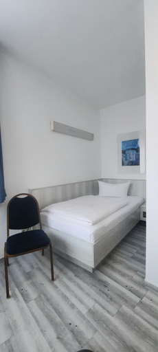 Bedroom 4, Central-Hotel Tegel, Berlin