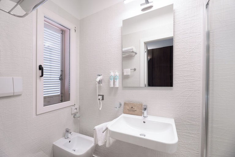 Bathroom 4, Hotel Riva Del Sole, Livorno