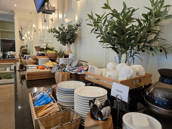 Food & Drinks 5, The Bless Hotel & Residence, Wattana