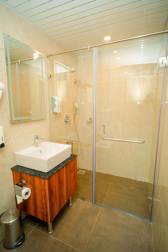 Bathroom 4, Zip by Spree Hotels Phoenix, Bangalore