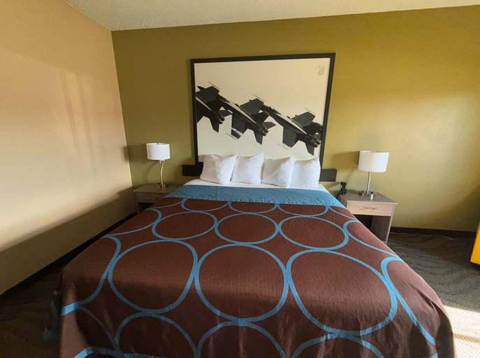 Bedroom 3, Super 8 by Wyndham Kokomo, Howard