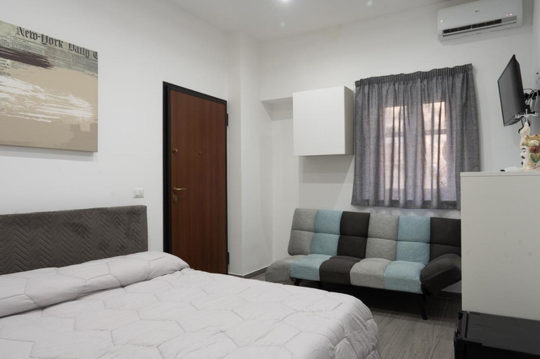Others 5, B&B 5 Maggio, Crotone