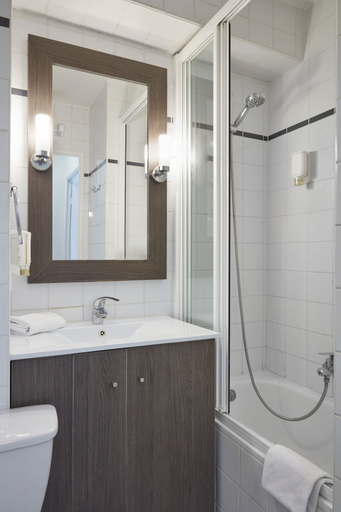 Bathroom 4, Aparthotel Adagio Access Bordeaux Rodesse, Gironde
