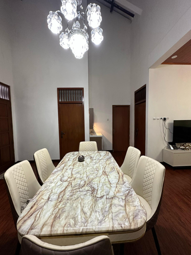 Dining Room 13