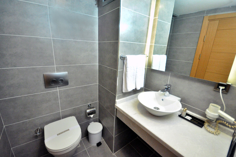 Bathroom 5, Hotel Osaka Airport, Bakırköy