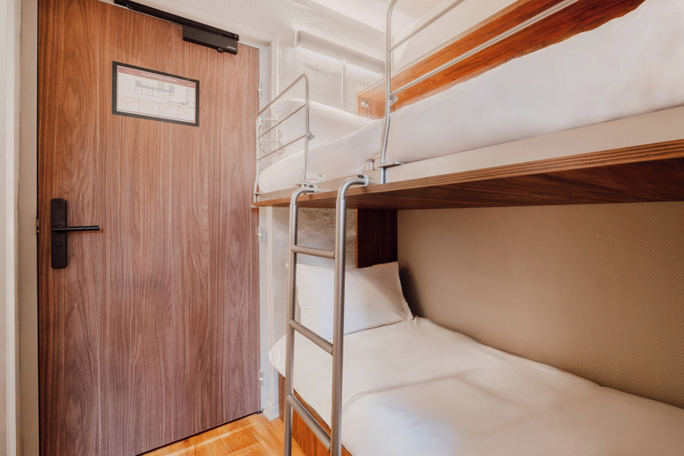 Bedroom 3, Alpeen Hotel, Savoie