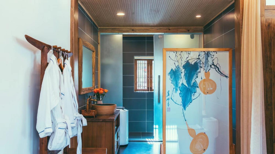 Bathroom 3, Heyue Garden Hotel 丽江古城花园民宿, Lijiang