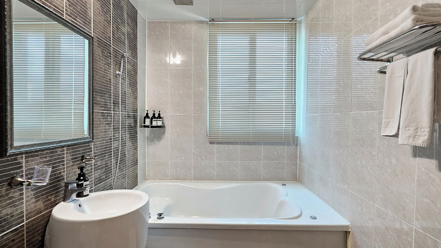 Bathroom 4, Pungnam Tourist Hotel, Jeonju