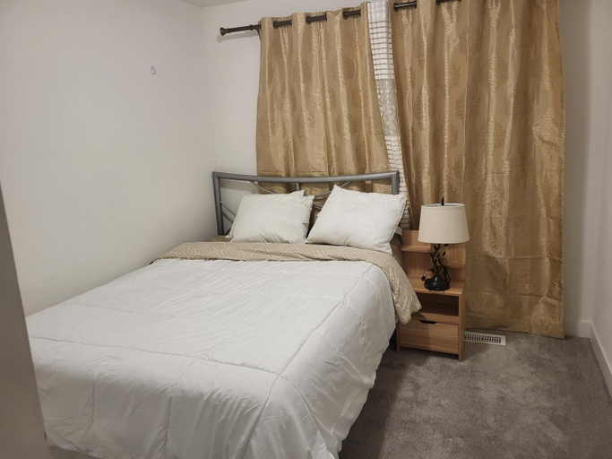 Bedroom 2, Lovely Townhouse for Short-Term Stay, Ottawa