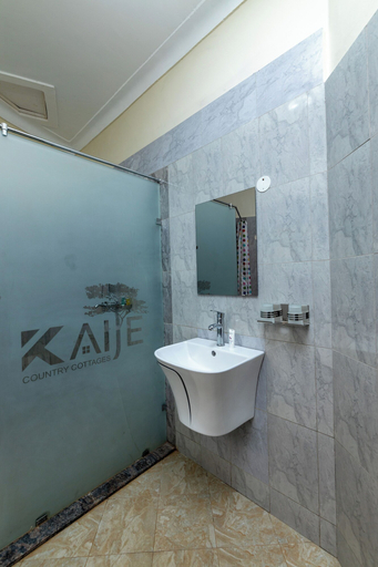 Bathroom 3, Kaije Country Cottages, Burahya