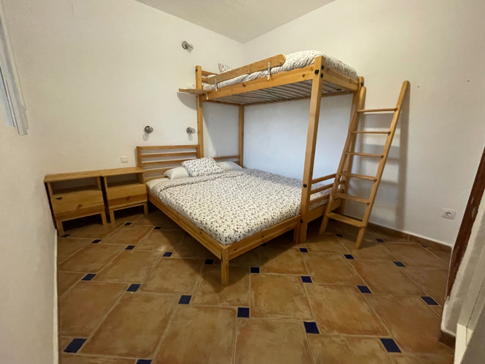 Room 5, Lovely 10-bed Villa With Private Pool & Garden, Granada