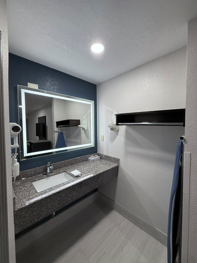 Bathroom 4, Baymont by Wyndham Grenada, Grenada