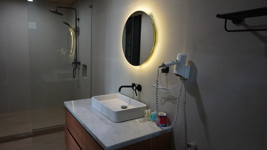 Bathroom 7