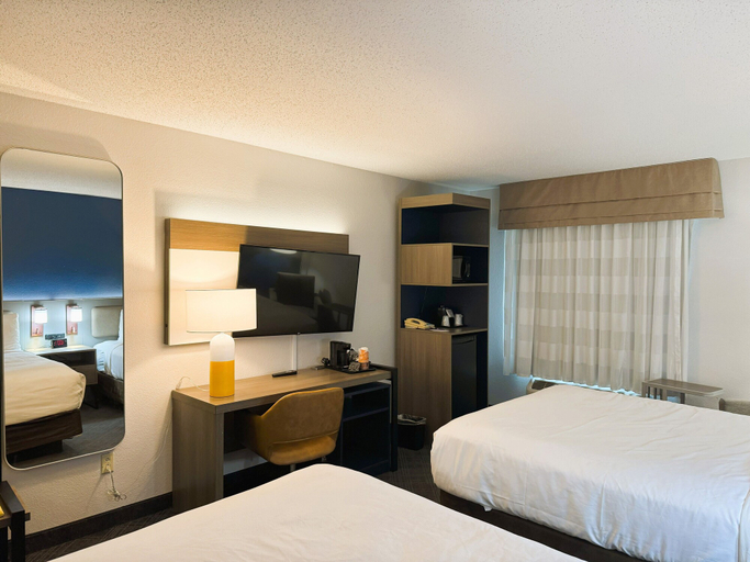 Bedroom 4, Comfort Inn & Suites Sheboygan I-43, Sheboygan