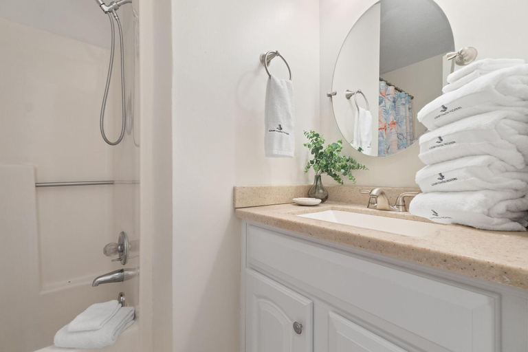Bathroom 3, The Lookout, Escambia